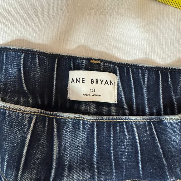 Lane Bryant High rise Pull on Straight fit Jean Size 20S Medium wash distressed - Picture 7 of 9